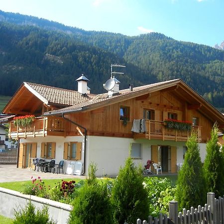 Anna Apartment Pozza di Fassa Exterior foto